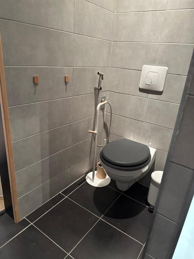 Charmant Cocon Iode Cosy Equipe, Baigne De Lumiere, Situe Au Coeur De La Rochelle A 1Min A Pied Du Marche Central Avec Tv Et Wifi Exterior foto