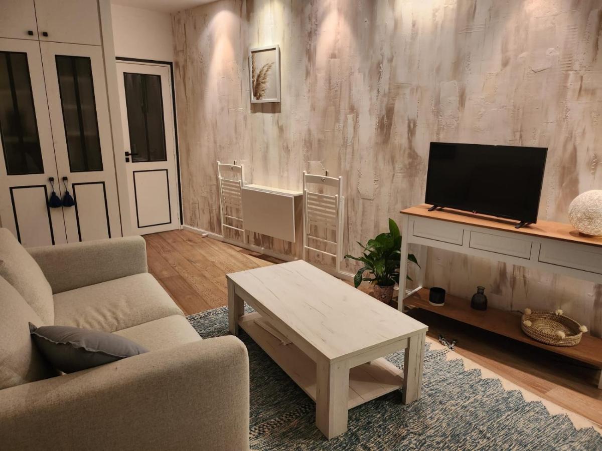 Charmant Cocon Iode Cosy Equipe, Baigne De Lumiere, Situe Au Coeur De La Rochelle A 1Min A Pied Du Marche Central Avec Tv Et Wifi Exterior foto